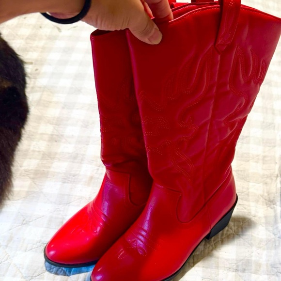 Red feaux leather cowgirl boots, - Picture 3 of 4